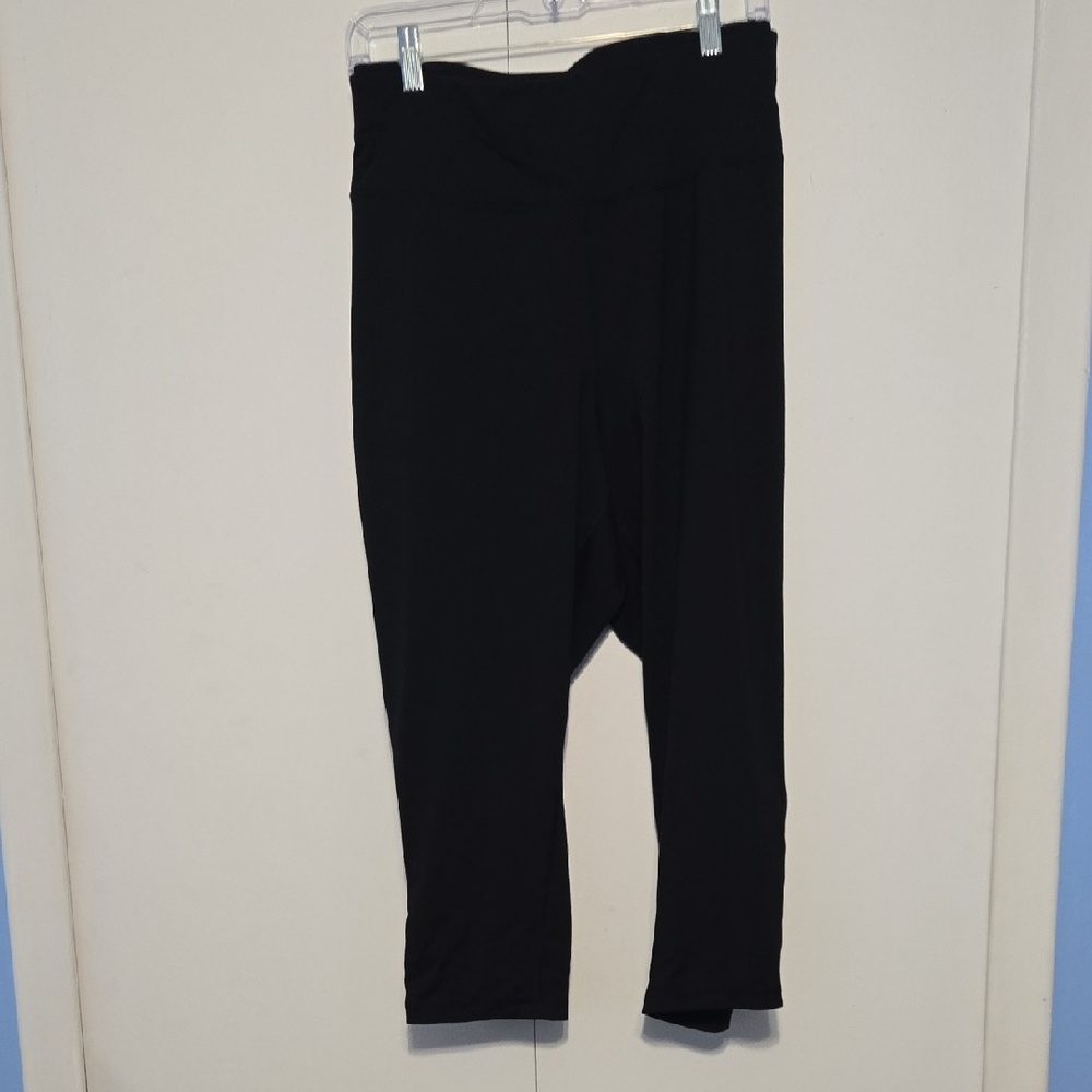 Livi Active Black Capris with Cross Design